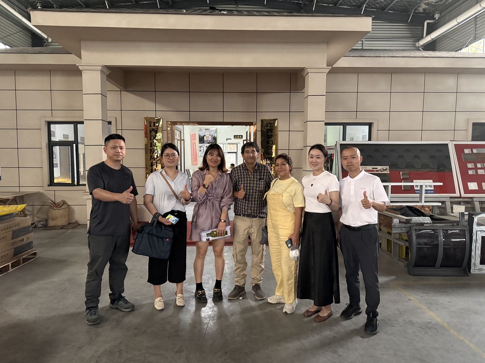 厄瓜多爾建筑商考察睿婕工廠：輕鋼別墅出口南美，合作前景廣闊！